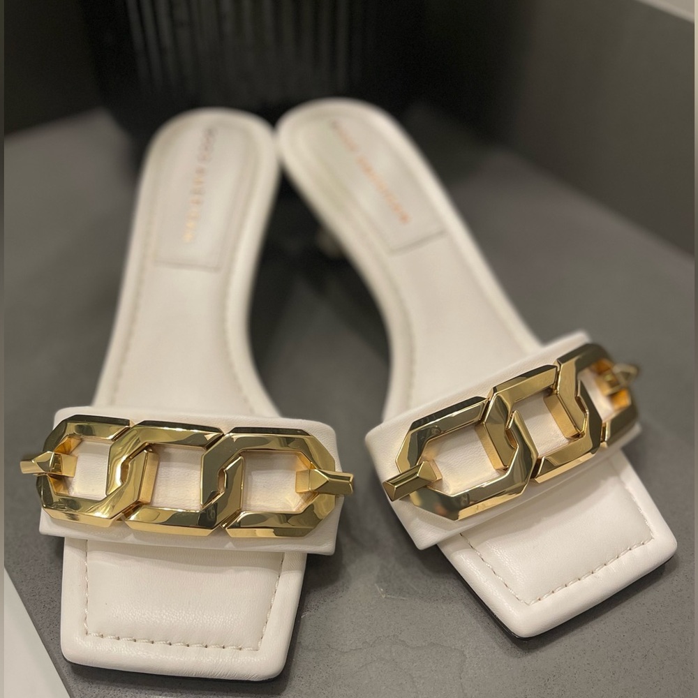Good American White Sandals with Gold Chain
Brand New no box